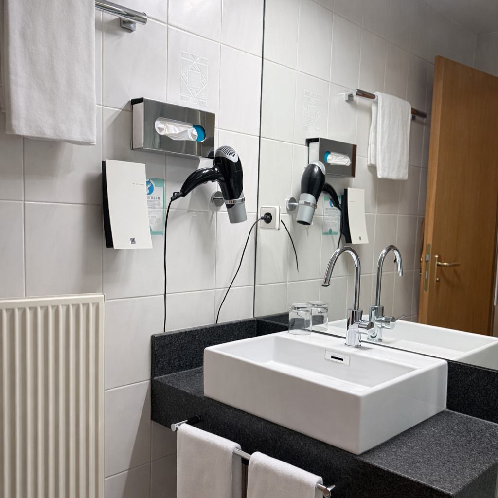 BAde Zimmer mit Frischen Wäsche und Service